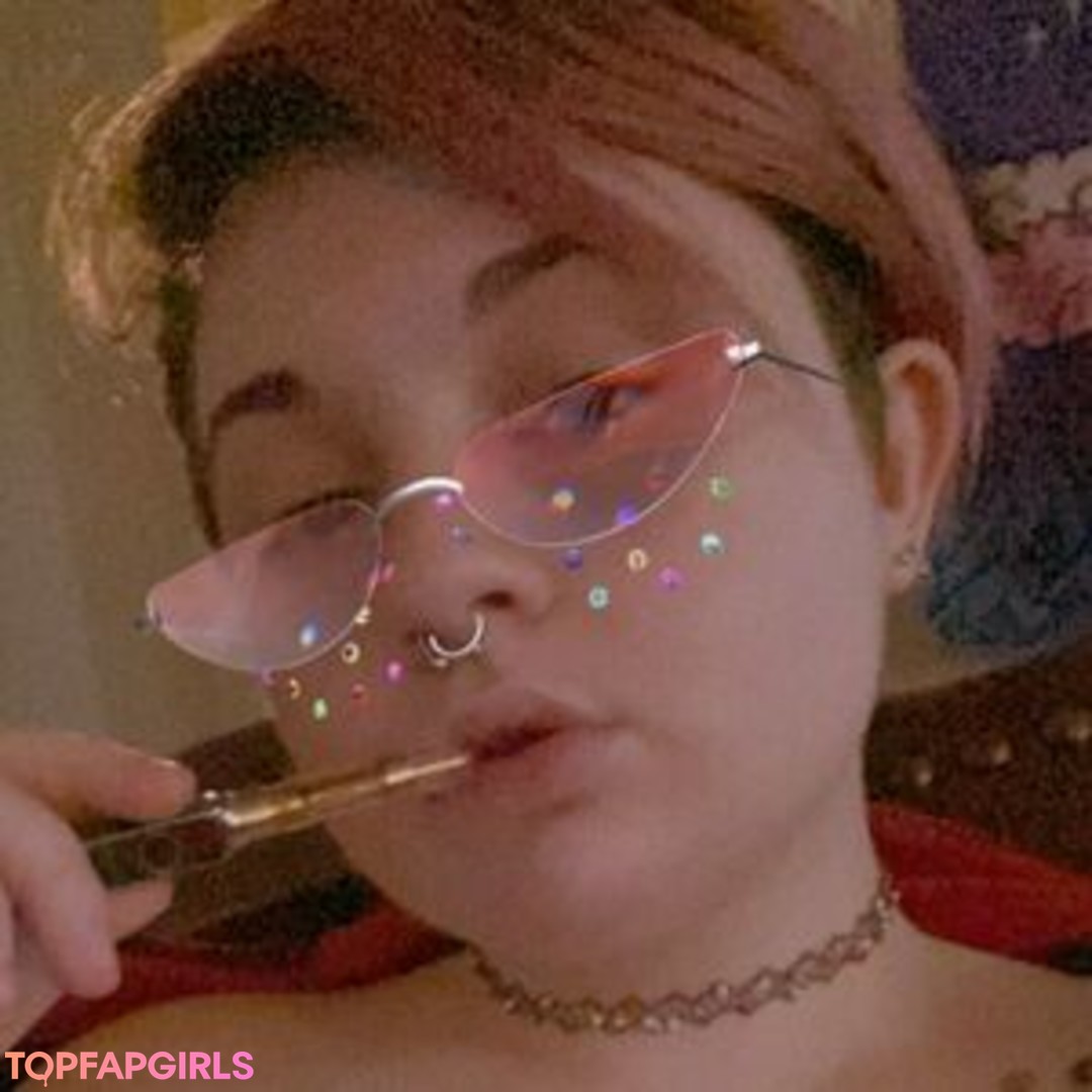 thebrattylilkitten top star image