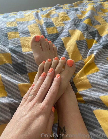 froggeefeetfree star sexy picture