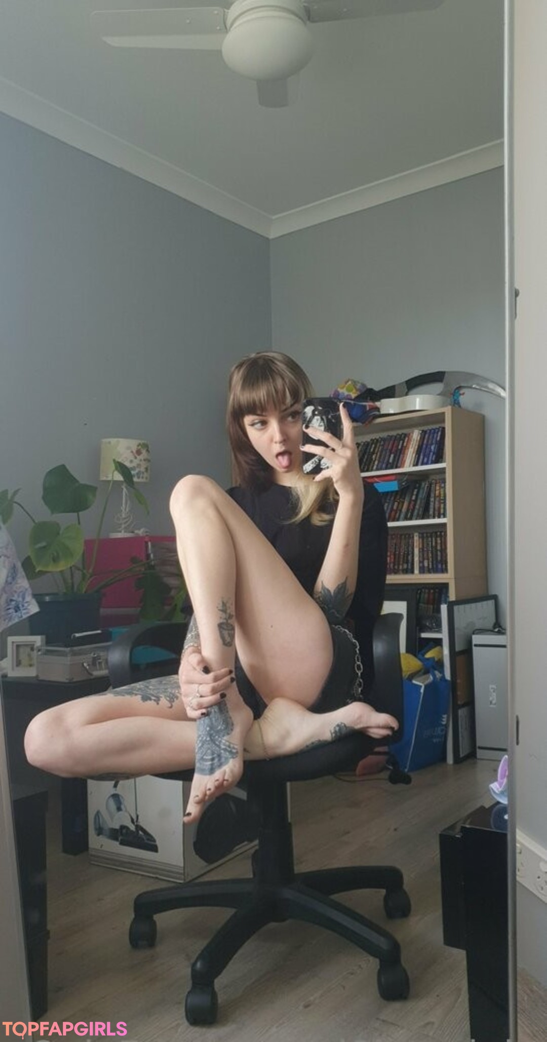 vi0let night beautiful model img