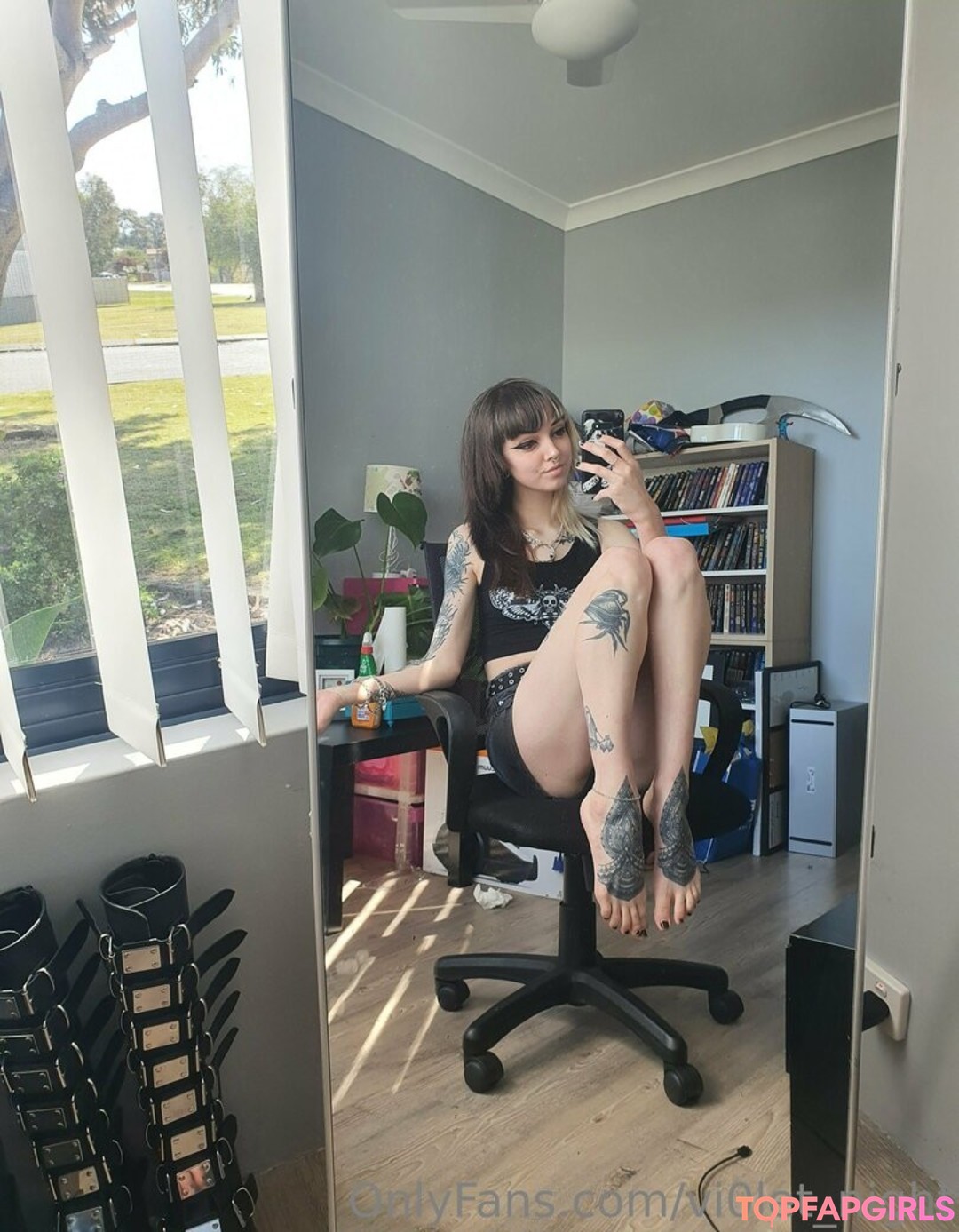 vi0let night model high quality photo