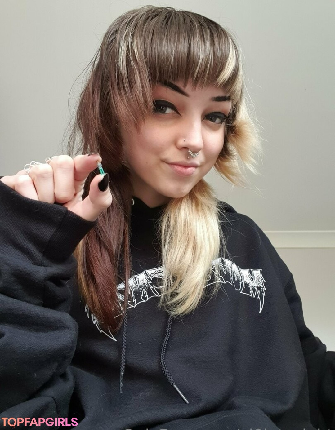 vi0let night art actress pic