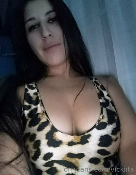 vickiita sex model img