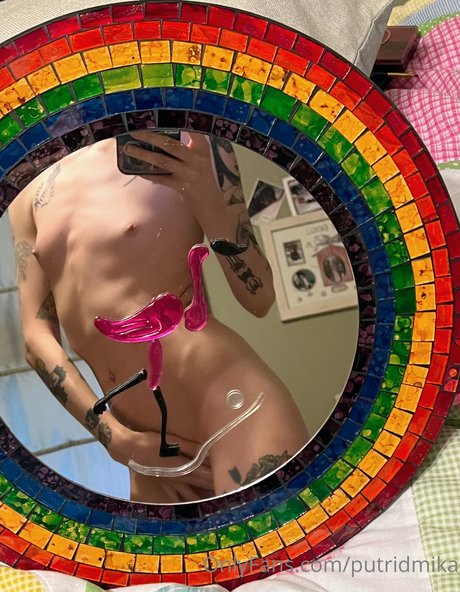 Putrid model pretty pic