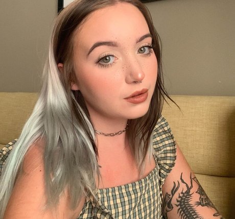 nerdy teen onlyfans nude images