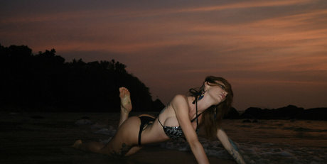 Smoky Girl 21 nude actress picture