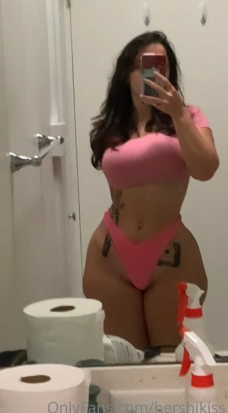 tiny onlyfans pretty pictures