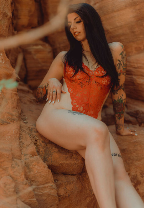 Thatsoraven95 pornstar adult img