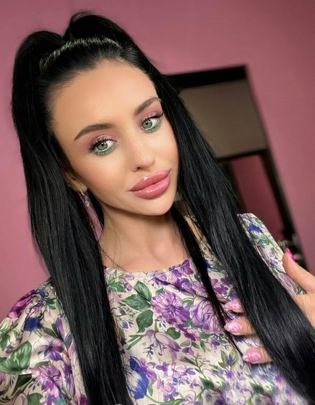 sabbie dark model naked photo