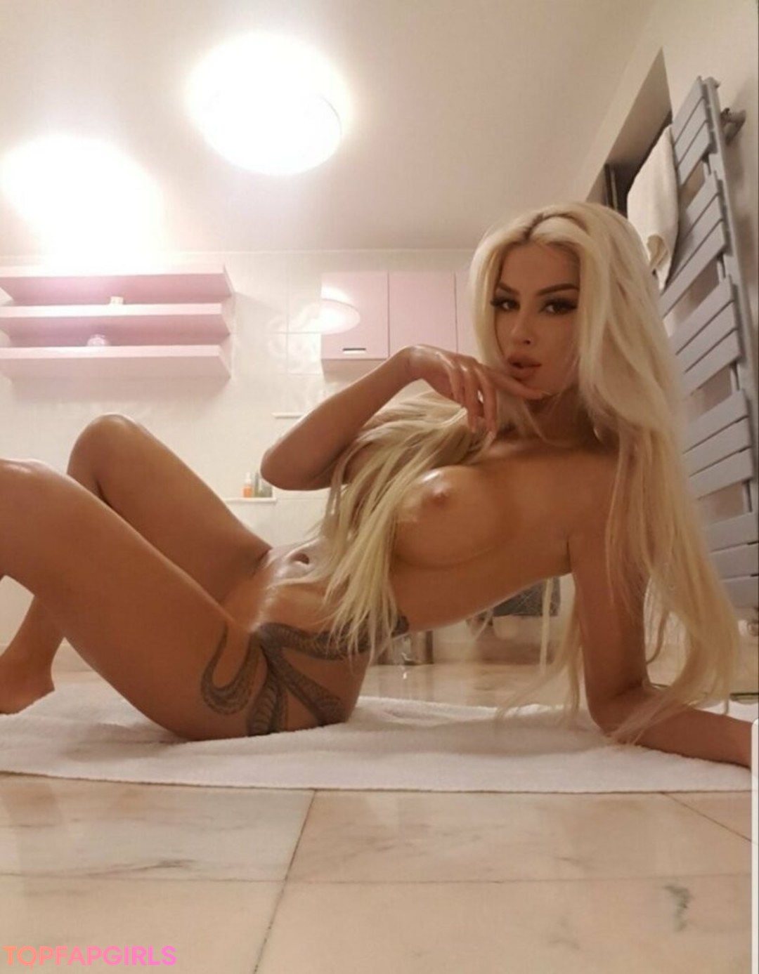 Kissofacobra nude model img