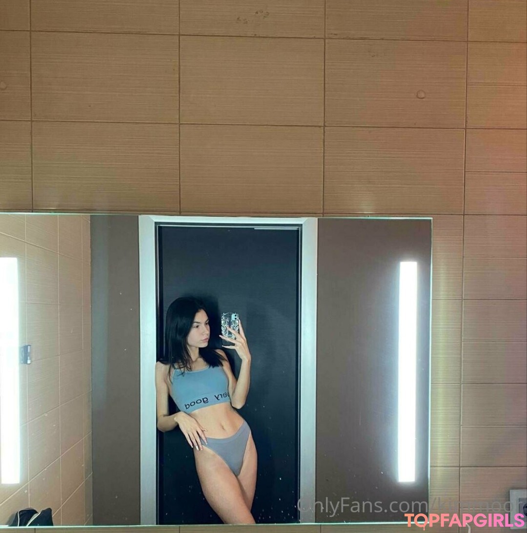 Kim Moor beautiful model img