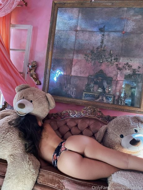 Grace Anne Auten nude star img