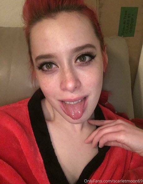 Scarlet Moon nude pornstar image