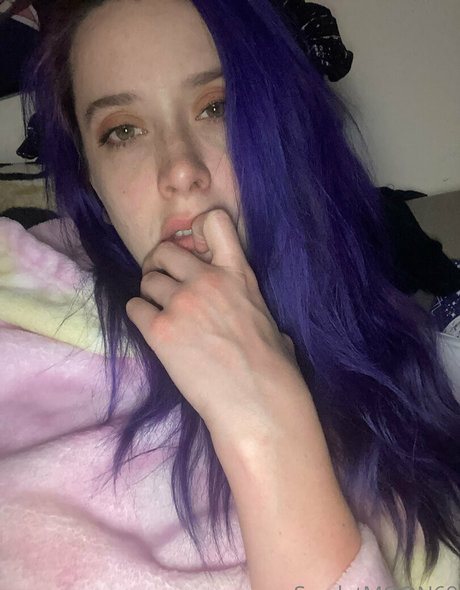 Scarlet Moon xxx model picture