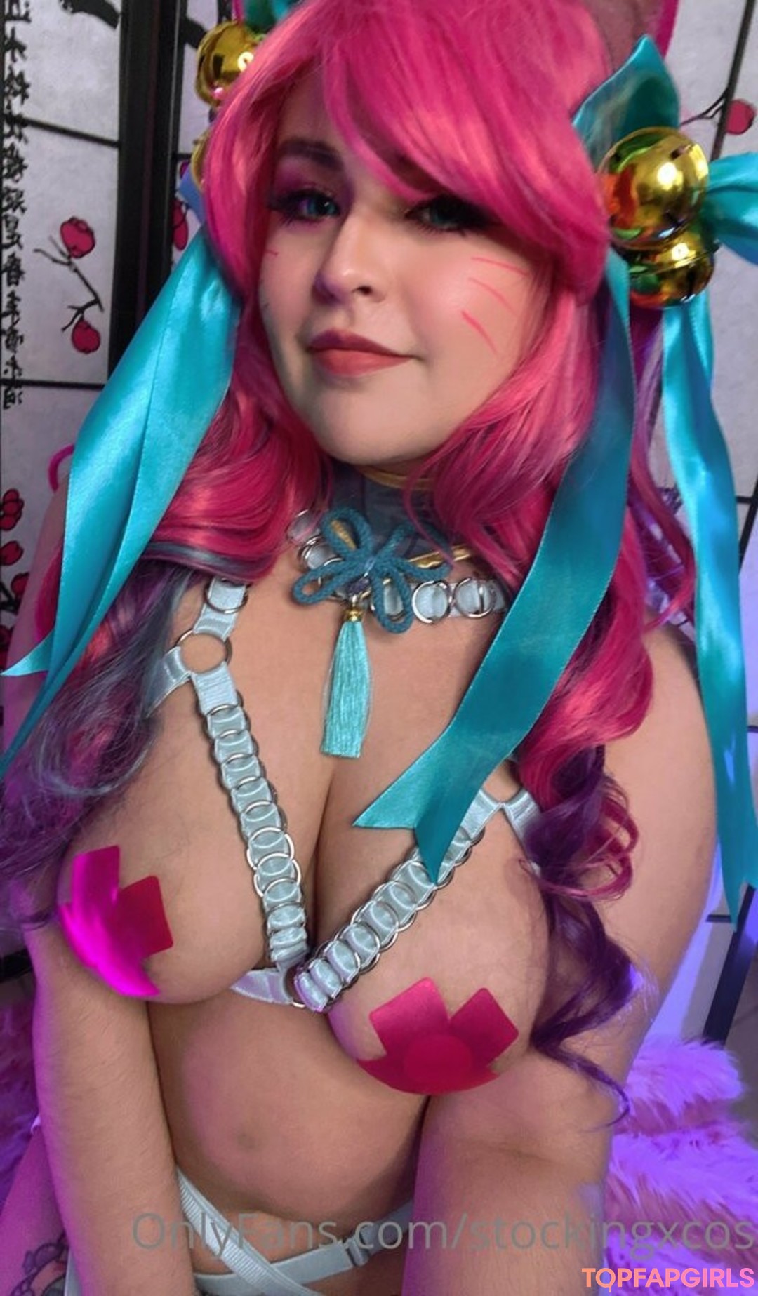 Stockingcos sexy actress picture