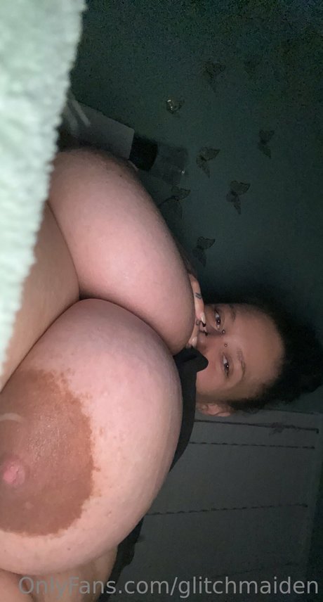 Glitchmaiden profile image