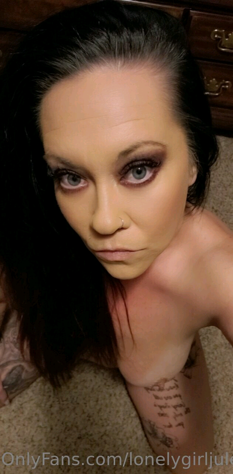 Lonelygirljules star perfect photos