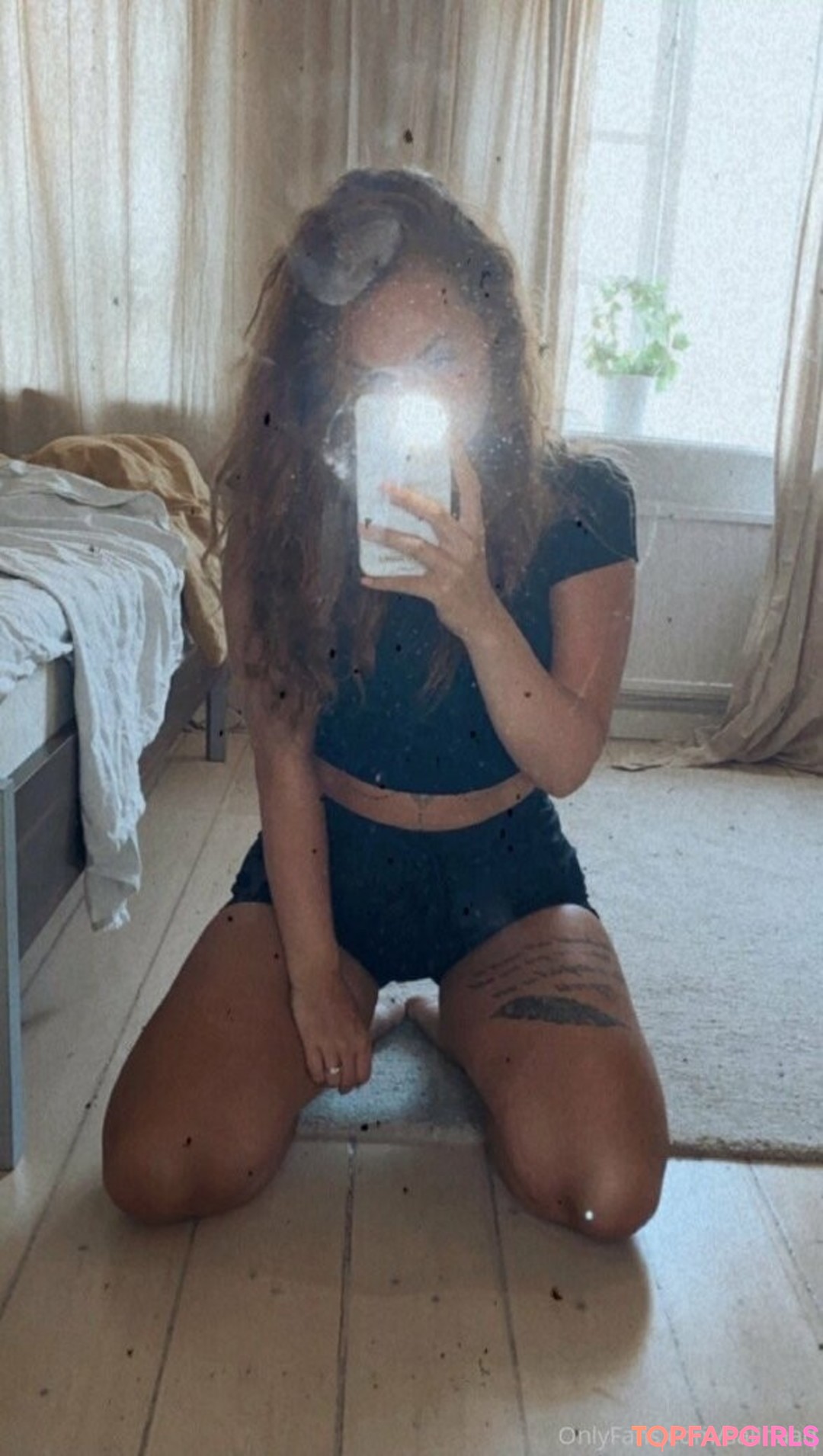 salinaqfree naked actress pics