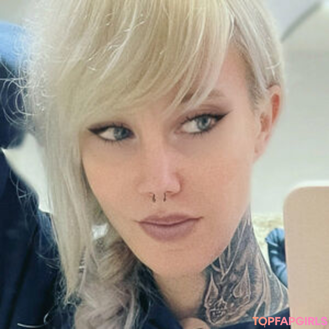 bexukifree nude model gallery