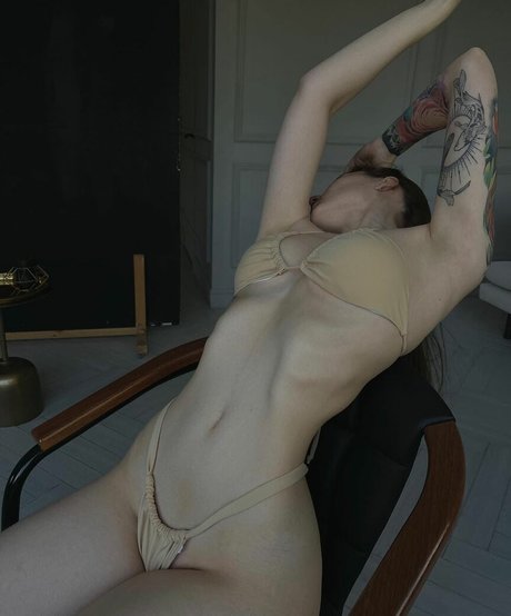 meow fit hot actress pic