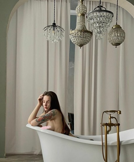 meow fit pretty model img