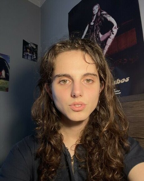 Helmet Girl nude model pics