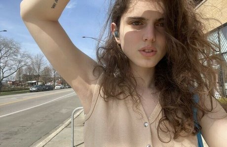 Helmet Girl star naked photos