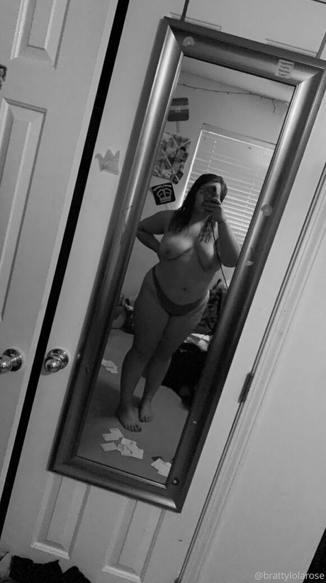 brattylolarose09 naked pornstar image