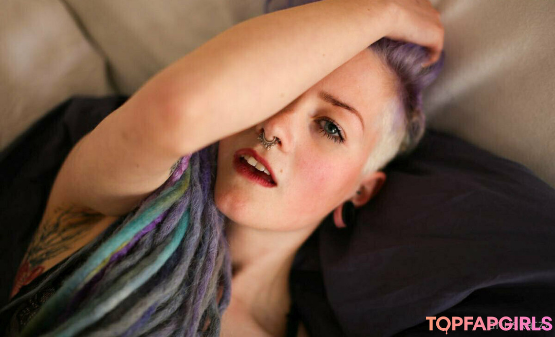 anuskatzzvip nude pornstar picture
