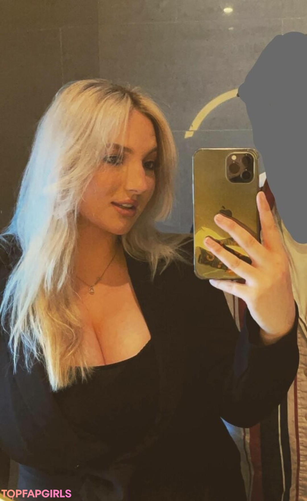 outside onlyfans hot naked photos