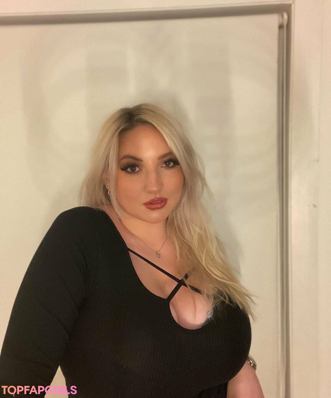 pussy spreading onlyfans beautiful images