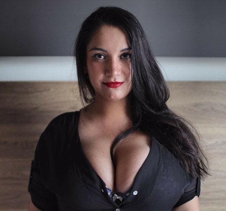 Isa Malone beautiful actress images