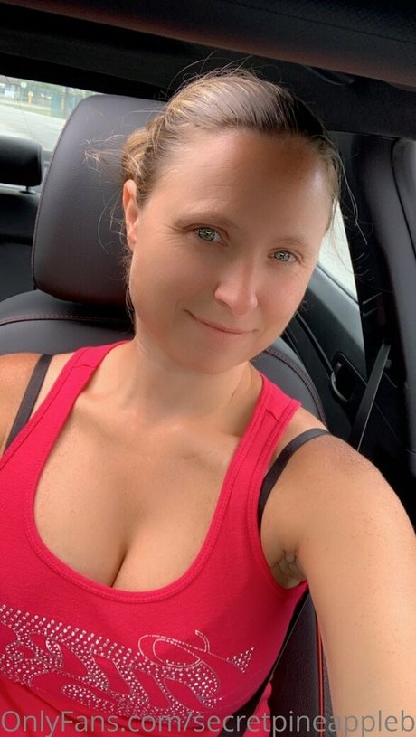 secretpineapplebabe model beautiful photos