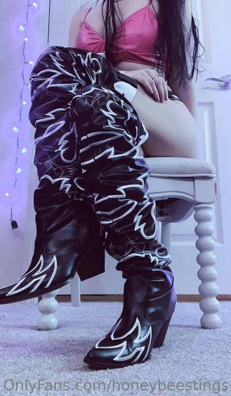 honeybeestings star porn pic