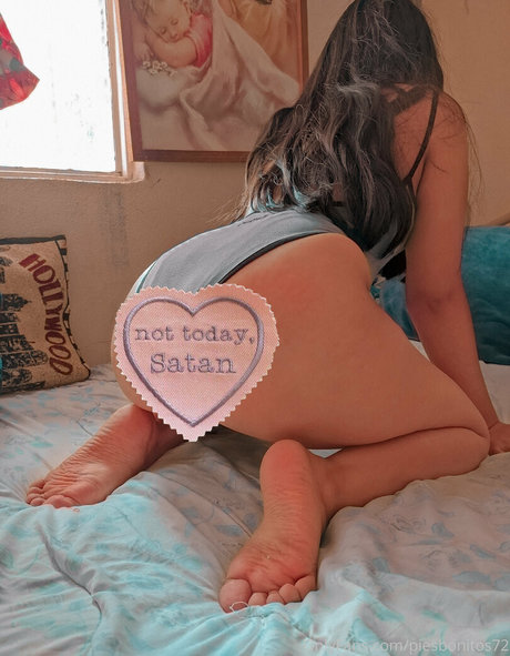 piesbonitos72 naked actress image