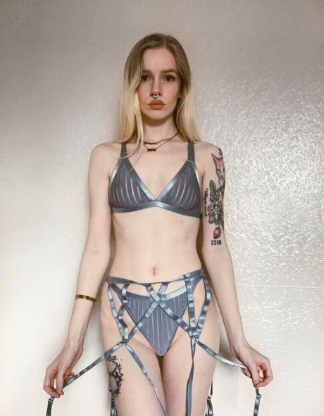 queengem__ model exclusive pictures