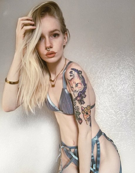 queengem__ free pornstar photos