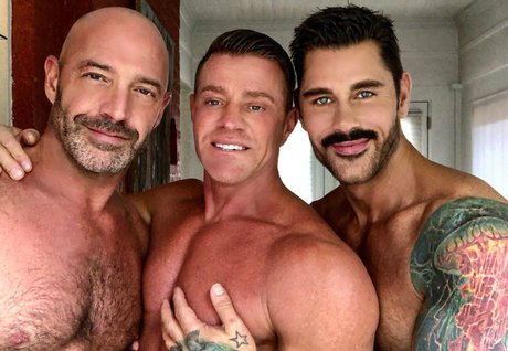 tylersaintfree erotic actress pics