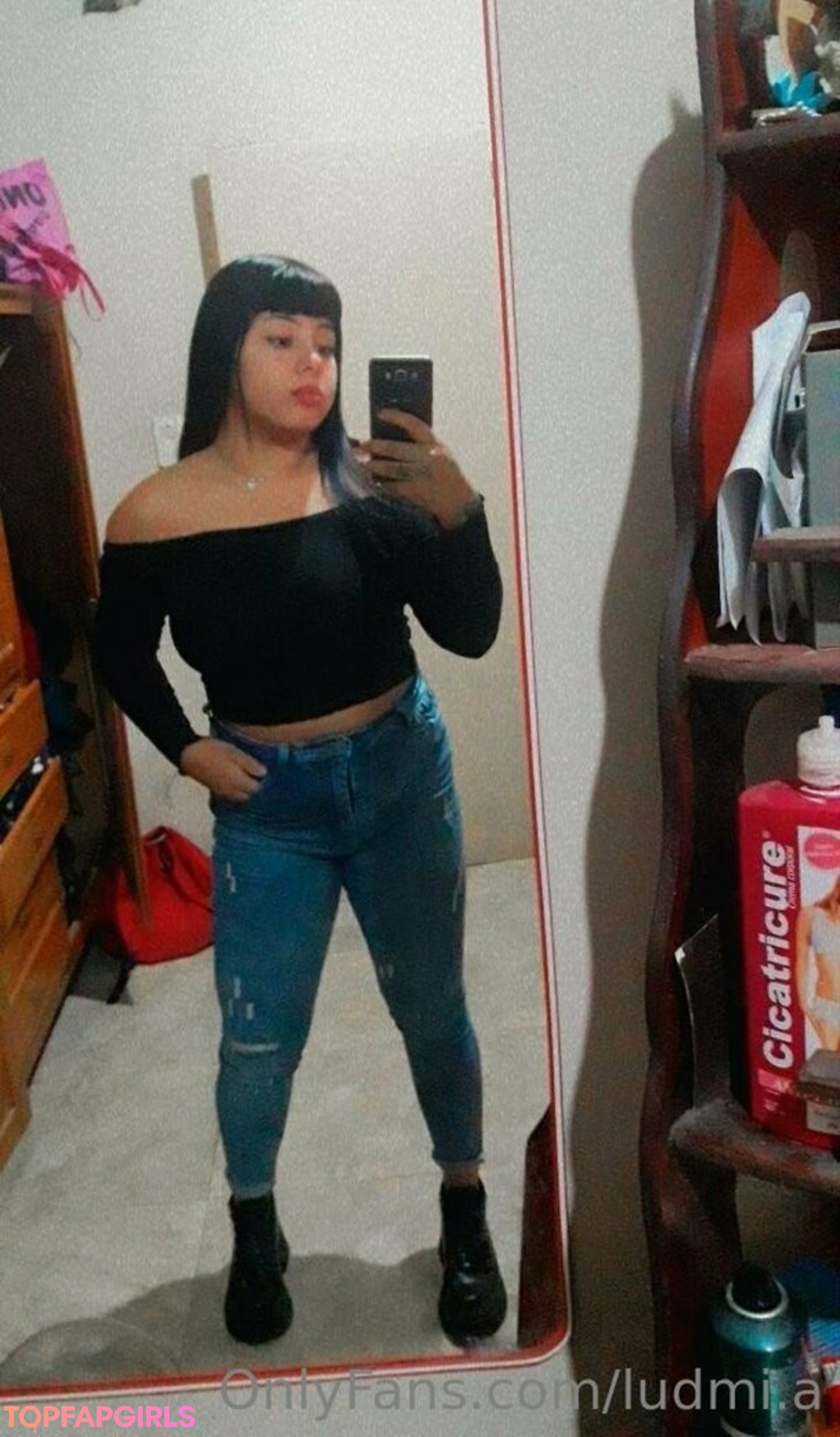 ludmi a pornstar top photo