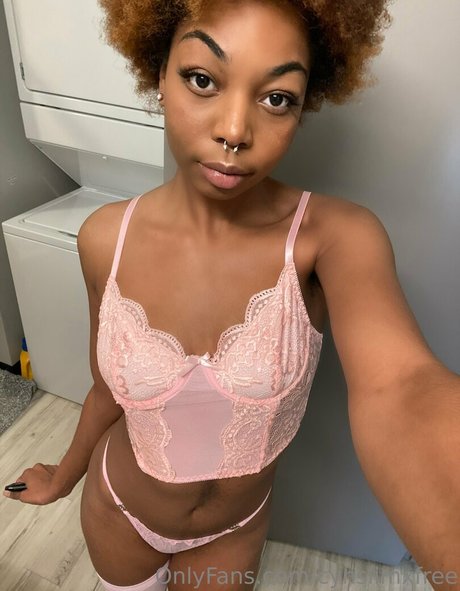 cynslimxfree naked model photos