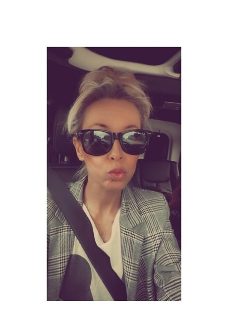 loveislove01 model naked img