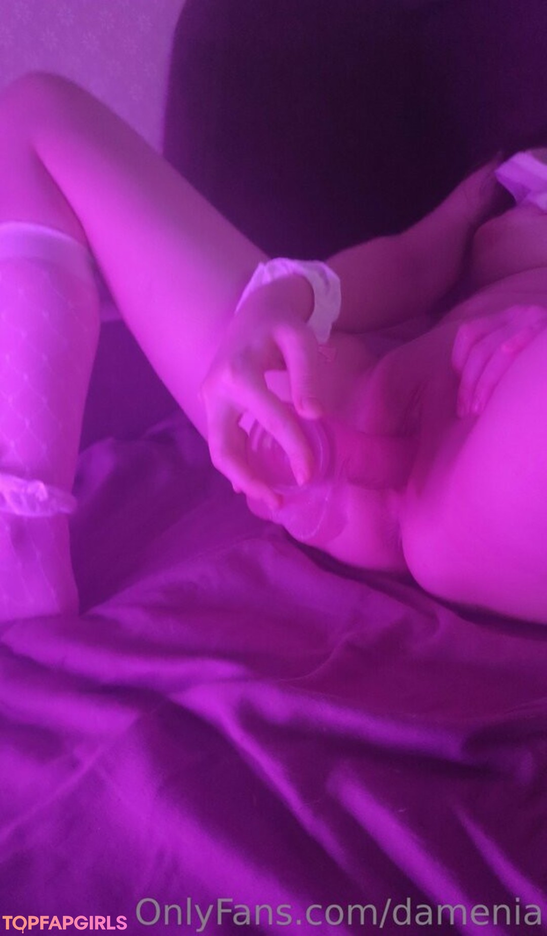 damenia nudes star img