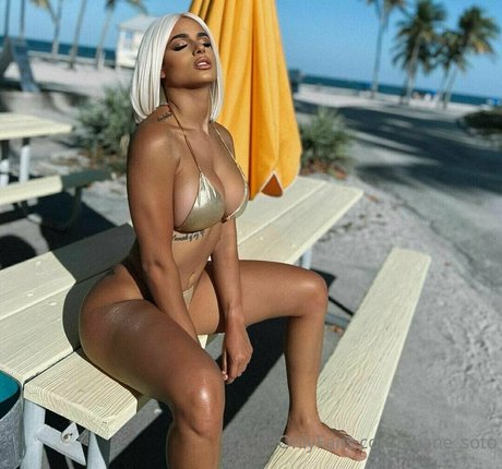 Eliane Soto hd model image