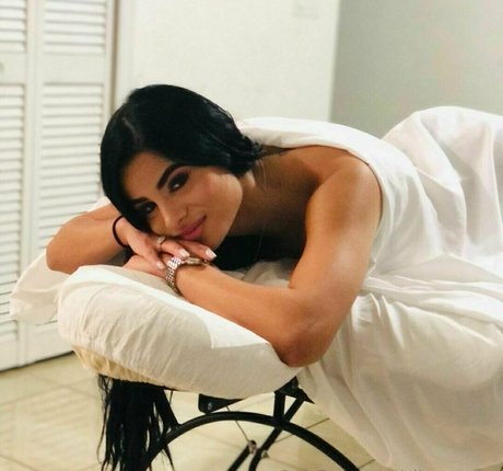 Eliane Soto hot star image