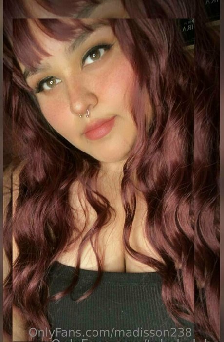 tubabyloba model hot pics