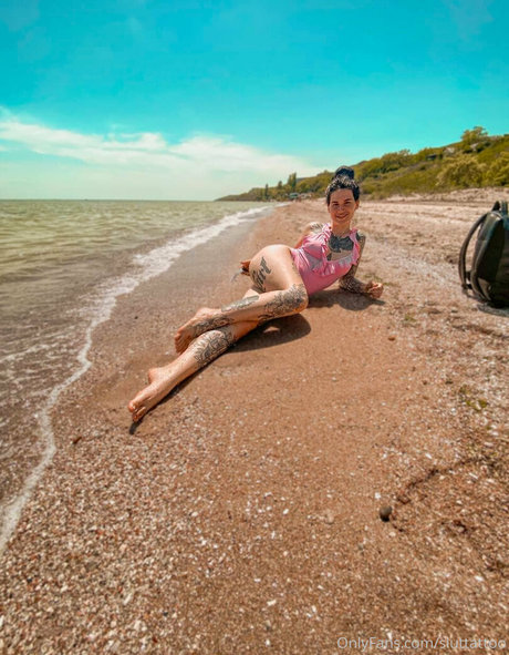 tattoogirl alia pretty model picture