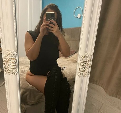 Ella Mom model high quality photos