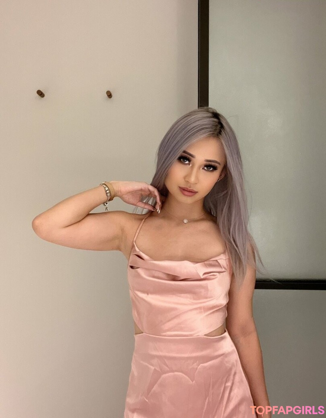 Gina Nguyen beautiful star img