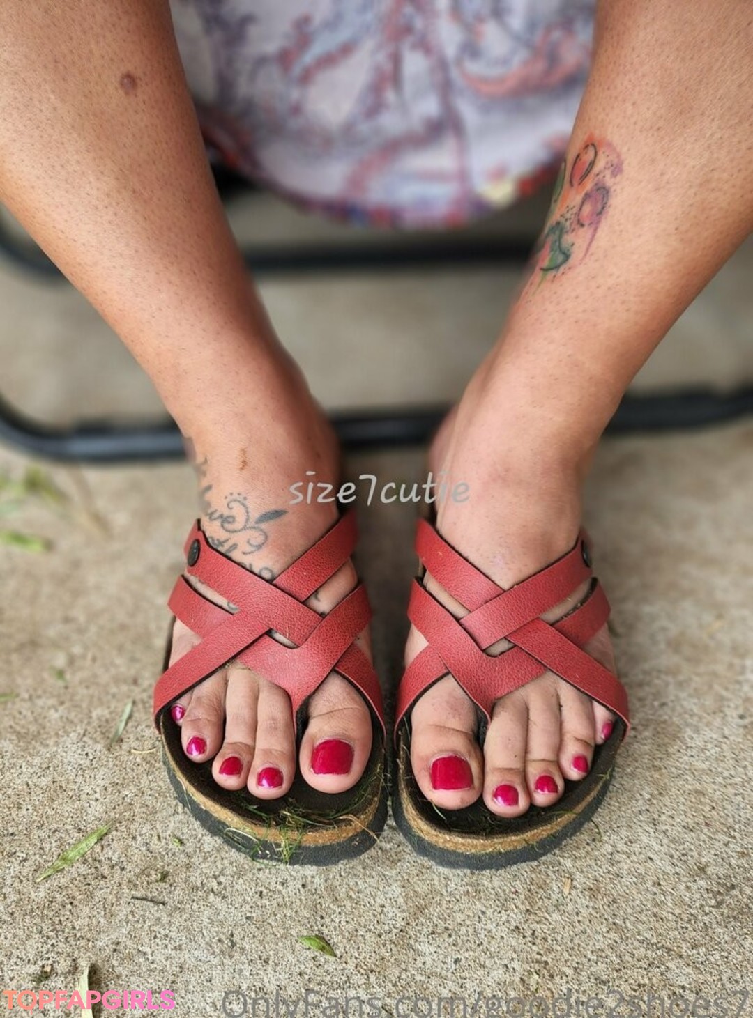goodie2shoes7 model nude picture