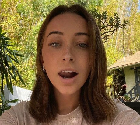 Kira Schmitt beautiful model photo