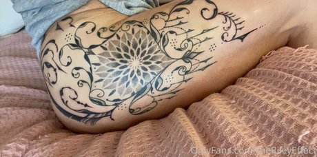 therileyeffect nude star image